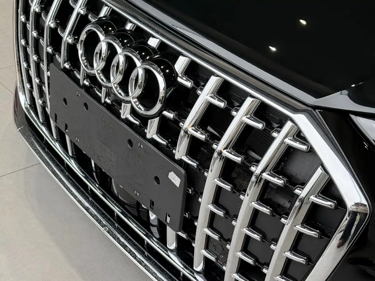 Audi A8 2025 A8L Horch Founder Edition 55TFSI фото 2