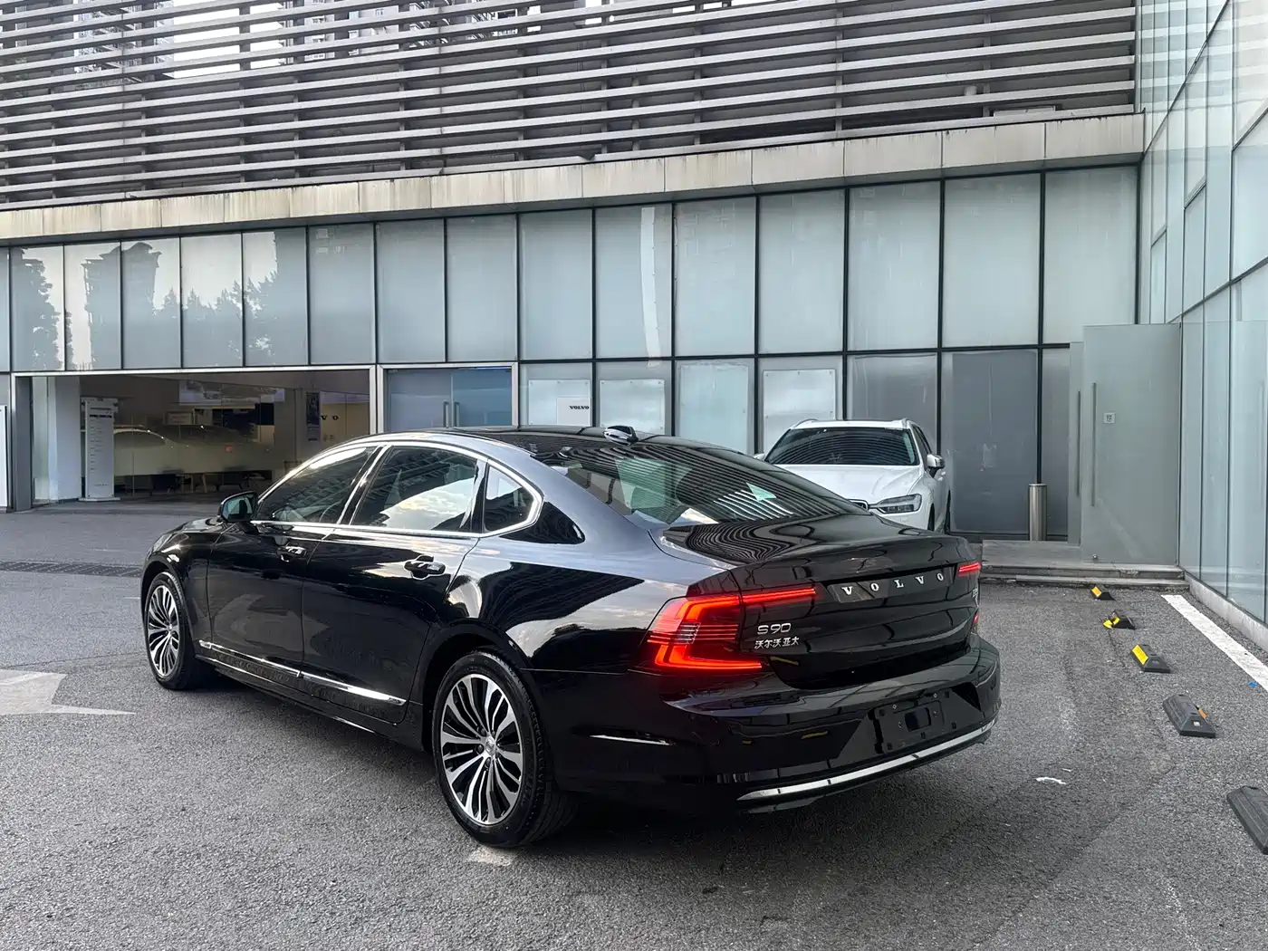 Фото 6 - Volvo S90