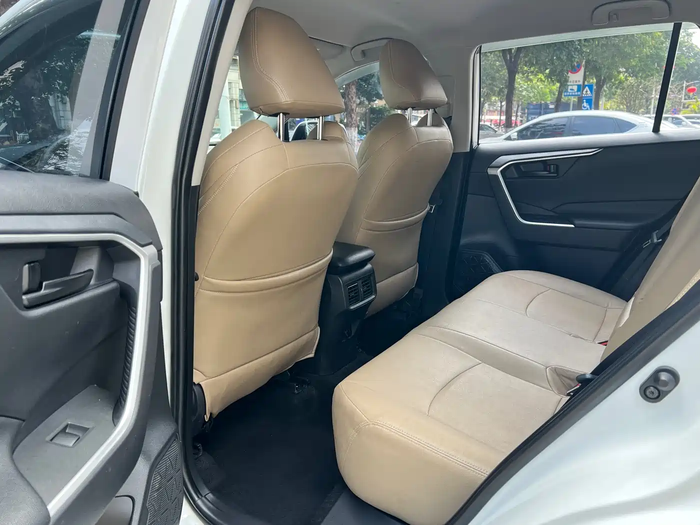 Toyota Wildlander 2022 2.0L CVT FWD Leading Edition фото 24