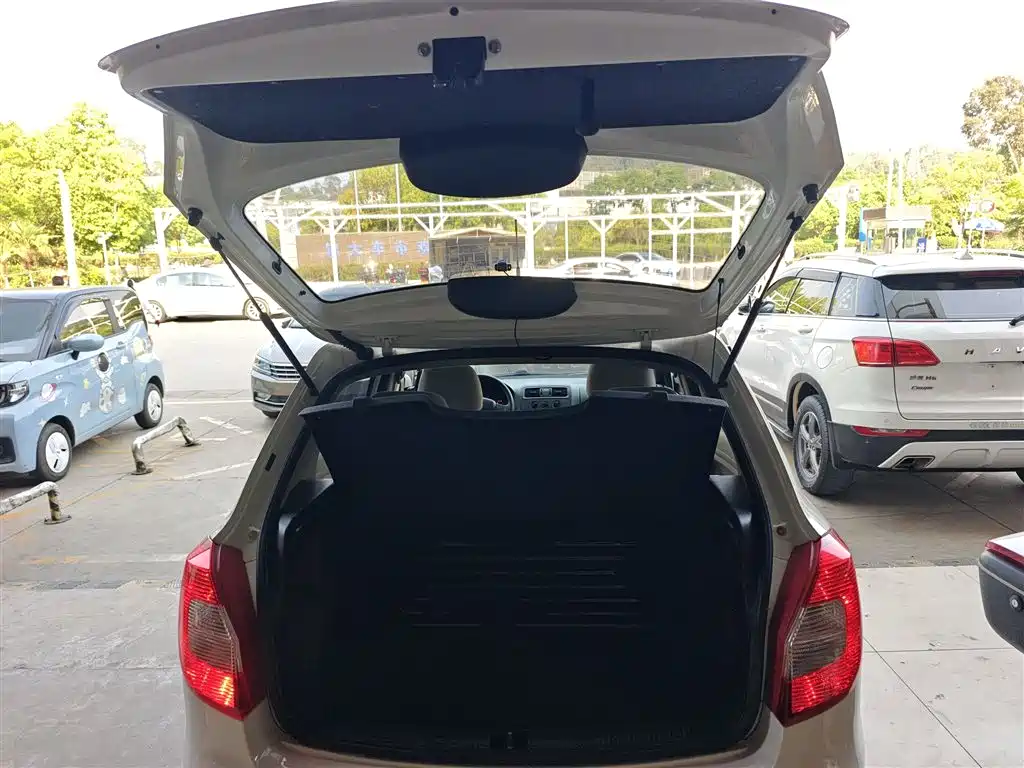Škoda Fabia 2014 1.4L Automatic Crystal Edition фото 19