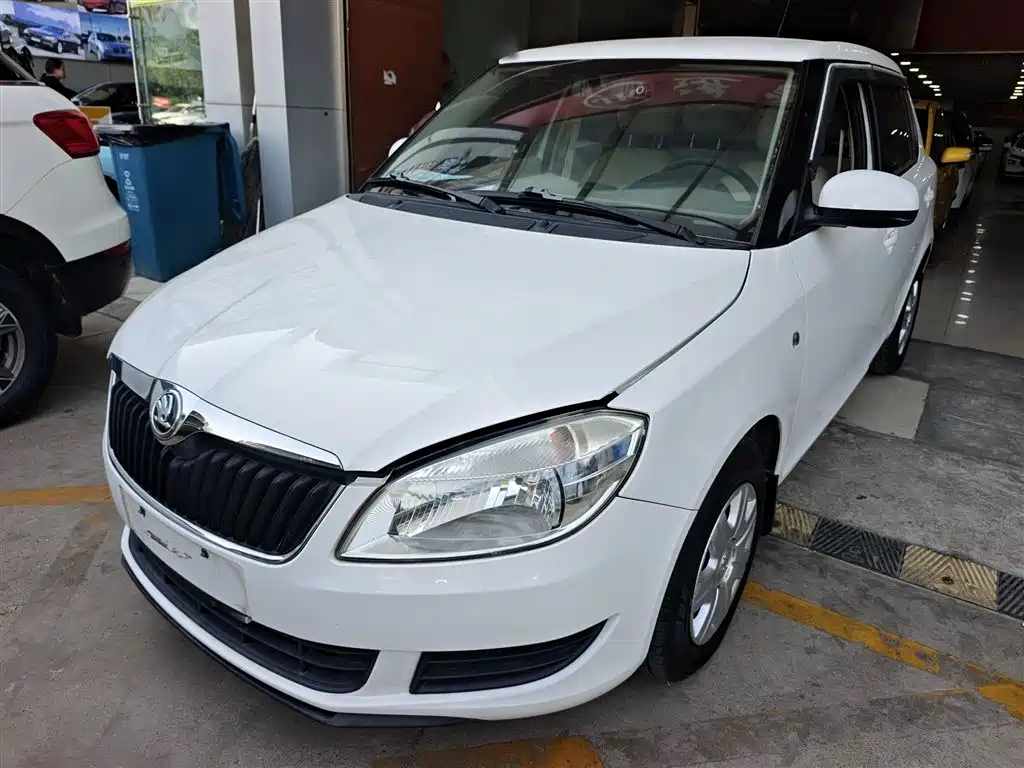 Škoda Fabia 2014 1.4L Automatic Crystal Edition