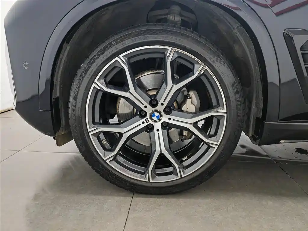 BMW X5 2023 xDrive 30Li Premium M Sport Black Night Package фото 17