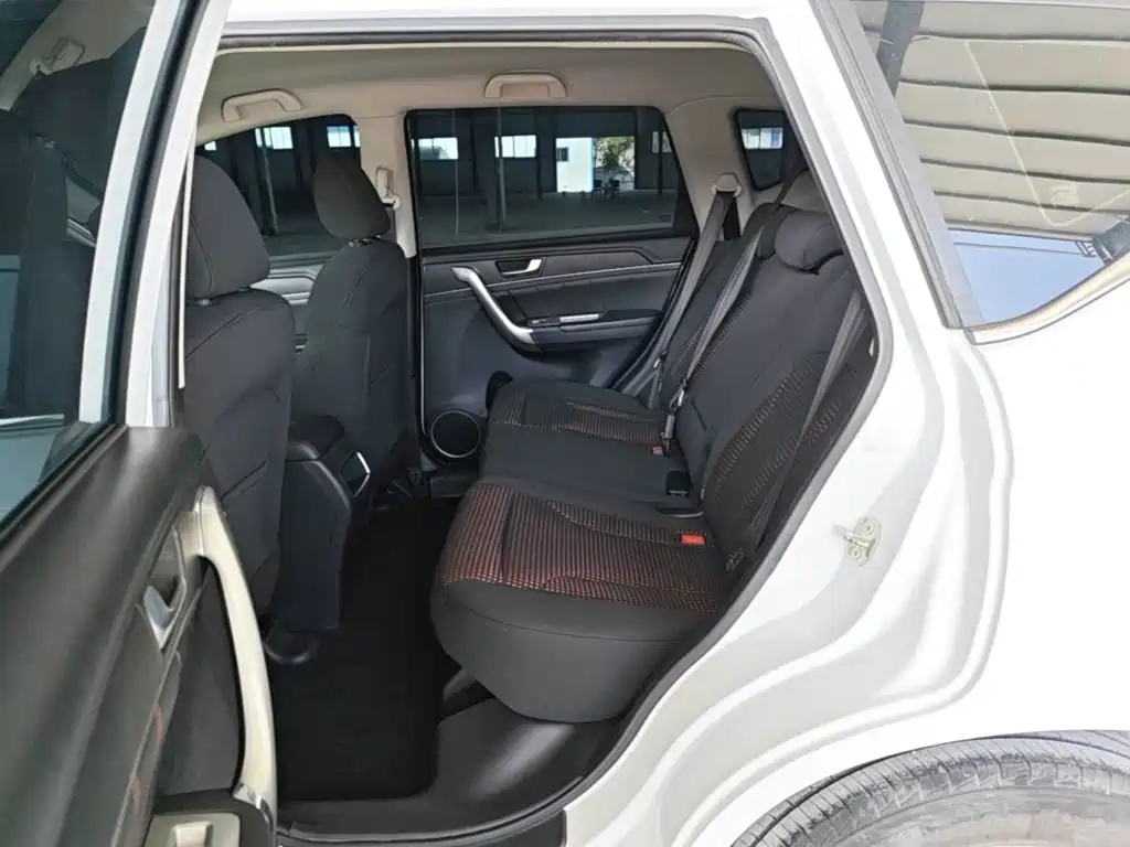 Photo 17 - Haval M6