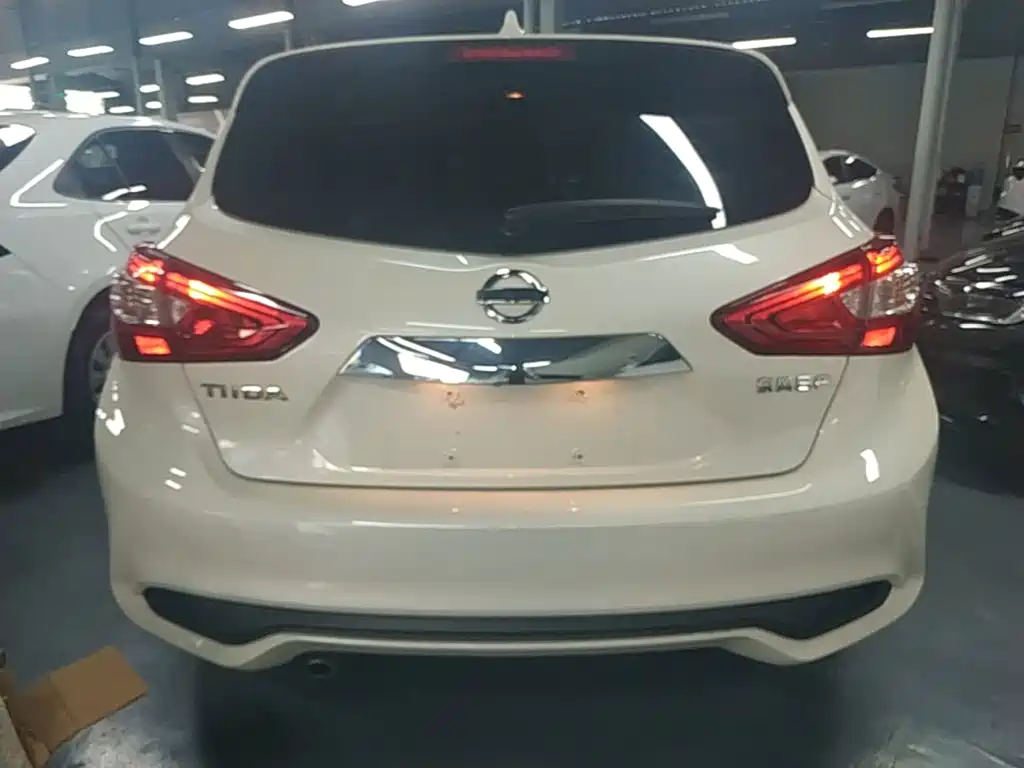 Фото 6 - Nissan Tiida