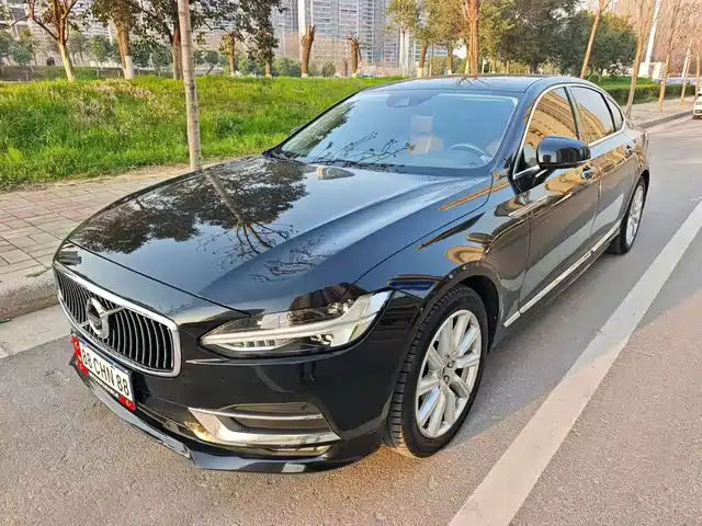 Volvo S90 2020 T5 Momentum Luxury Edition