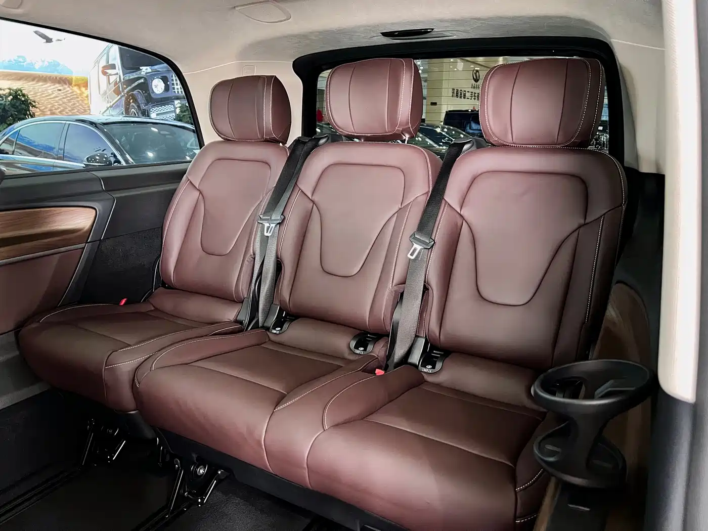 Mercedes-Benz V-Class 2022 V 260 L Long Wheelbase Luxury Edition фото 11