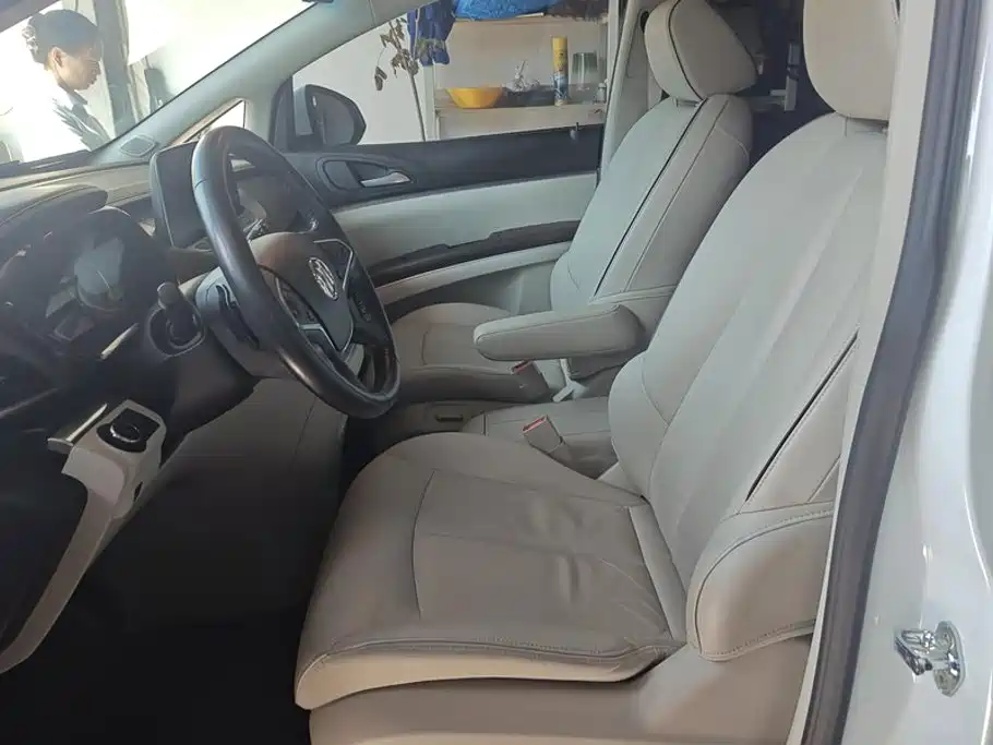 Фото 9 - Buick GL8