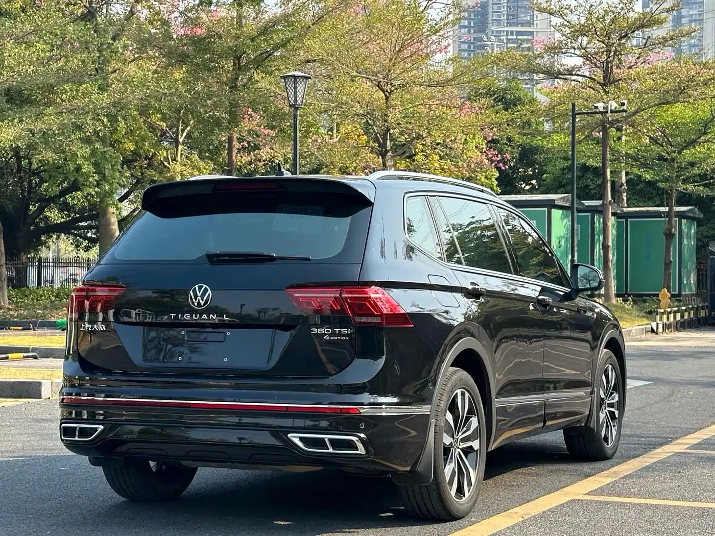 Volkswagen Tiguan L 2022 380TSI Automatic 4WD R-Line Flagship 7-Seater фото 5