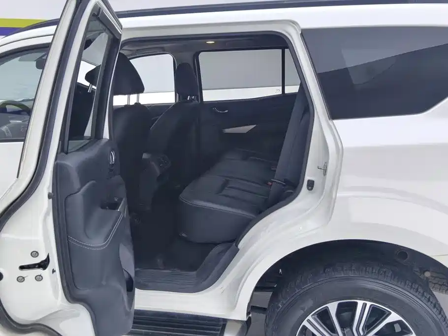 Nissan Terra 2023 2020 2.5L XL Upper Automatic 2WD Luxury Edition