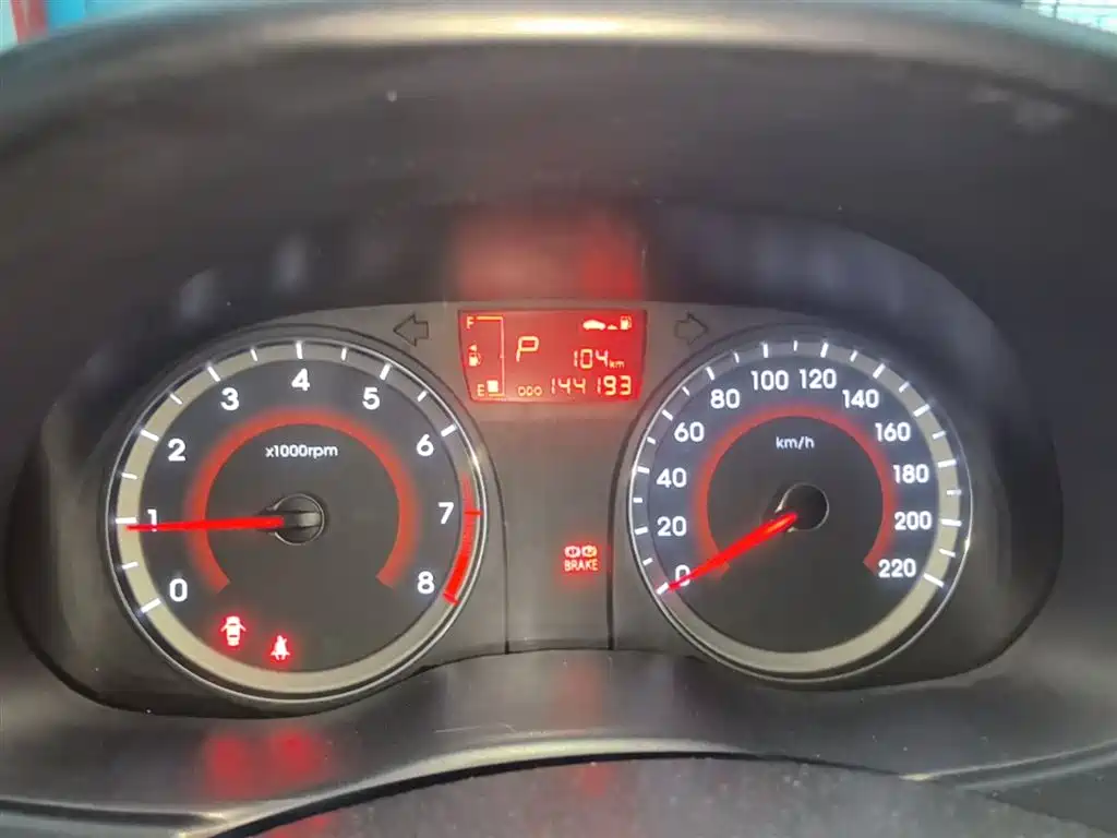 Hyundai Reina 2014 Model 1.6L Automatic TOP фото 12