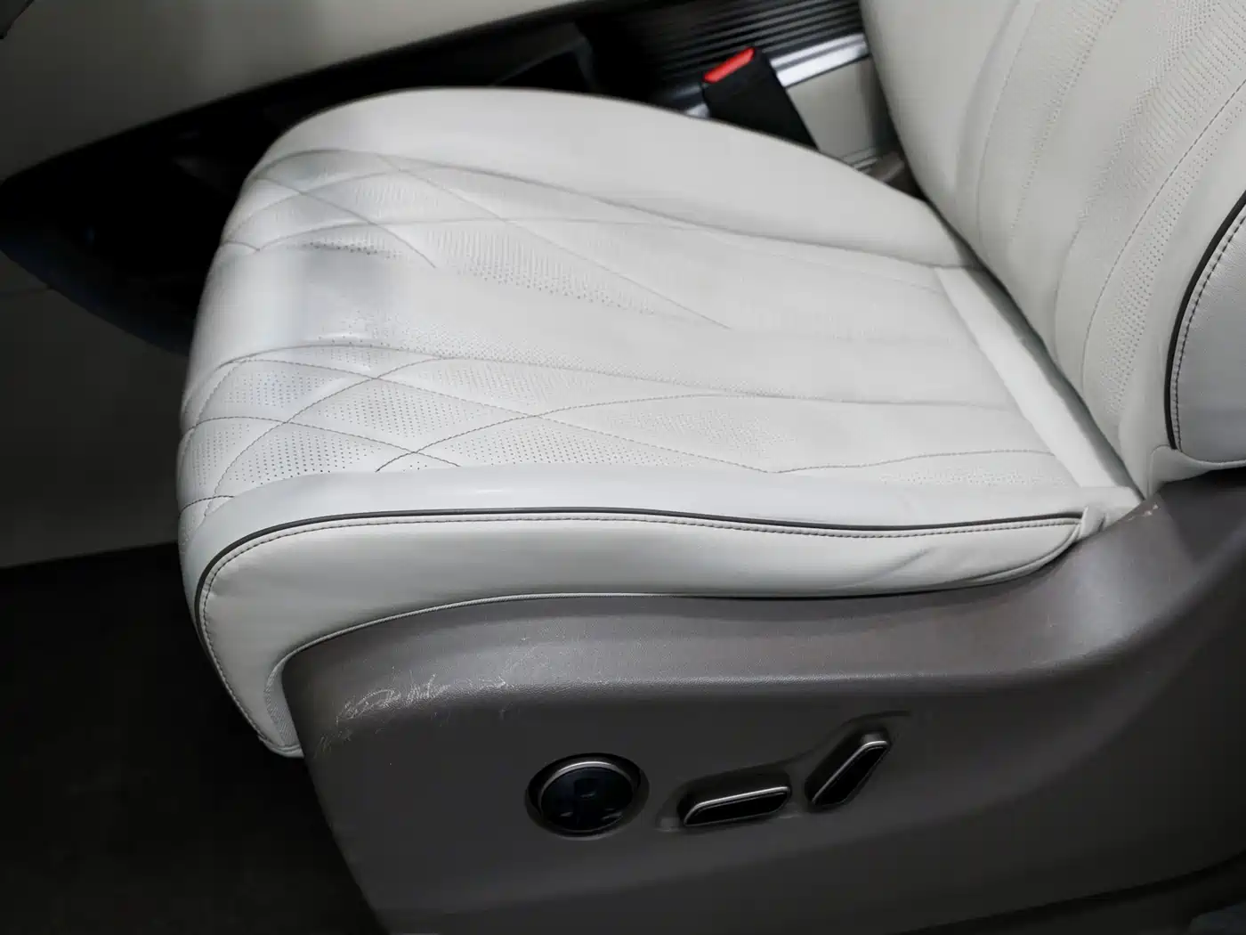 Denza D9 2022 DM-i 1040 Premium фото 20