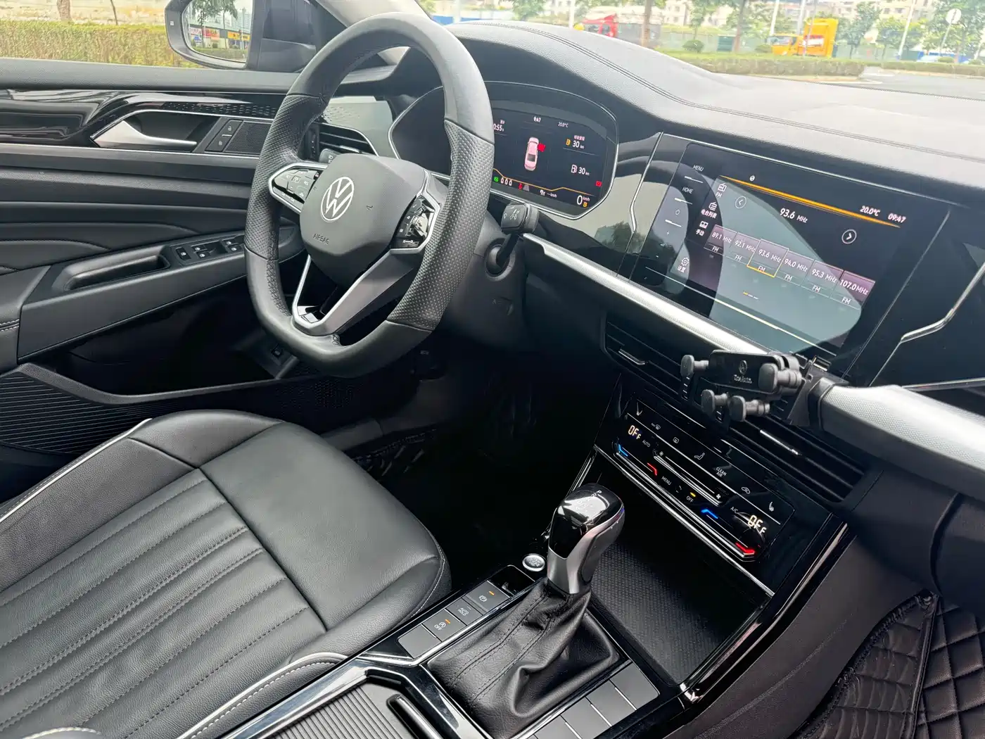Volkswagen Passat 2023 330TSI Elite Edition фото 14