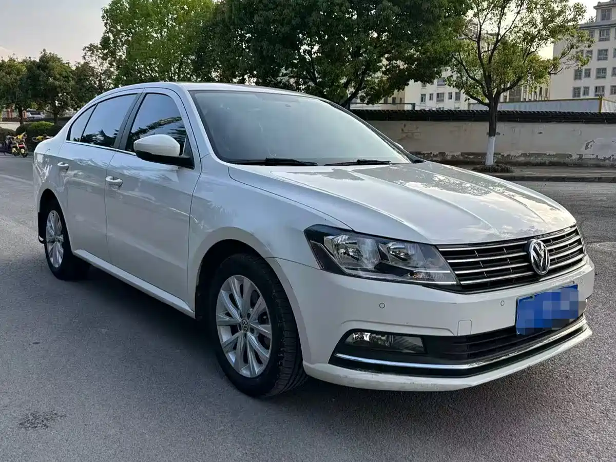 Volkswagen Lavida 2017 1.6L Manual Comfort Edition фото 3