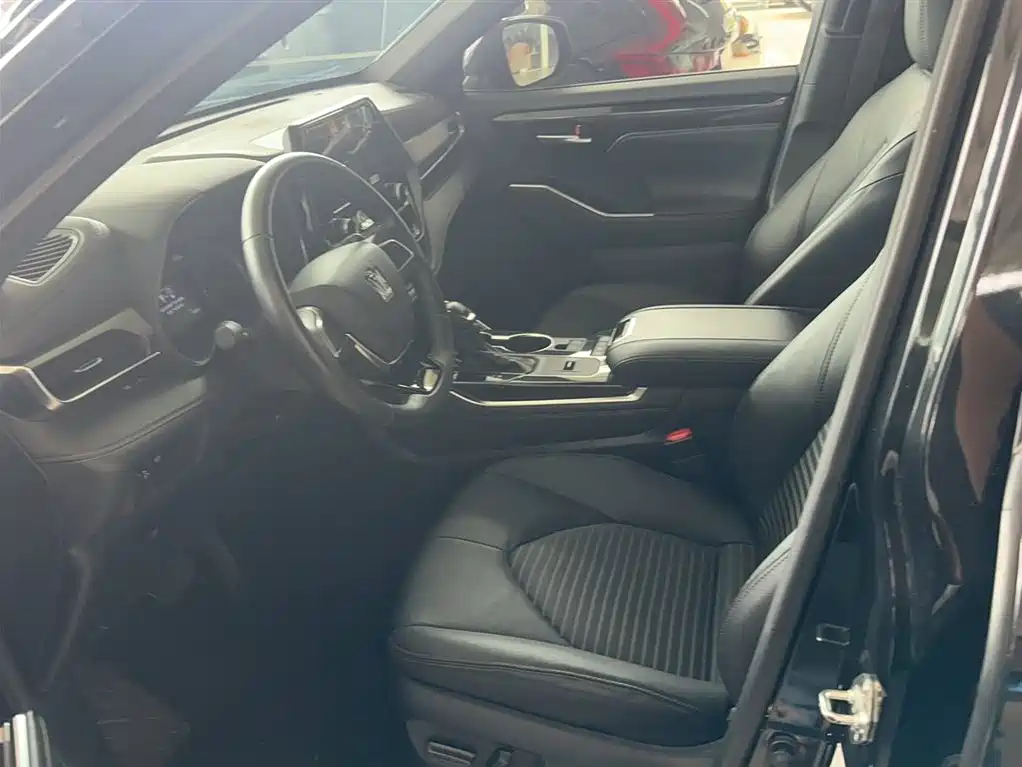 Toyota Crown Kluger 2022 2.5L HEV 4WD Luxury Edition фото 11