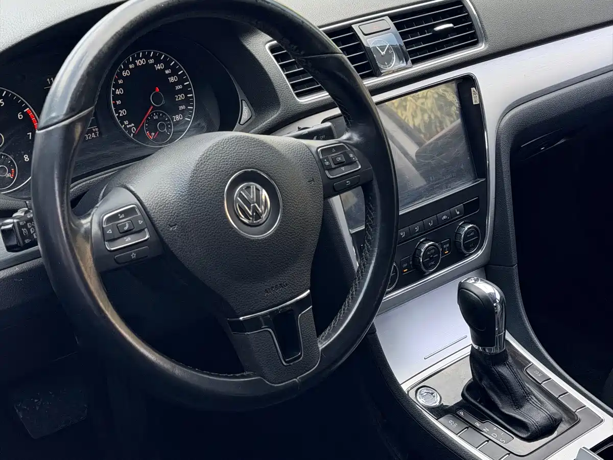 Photo 14 - Volkswagen Passat
