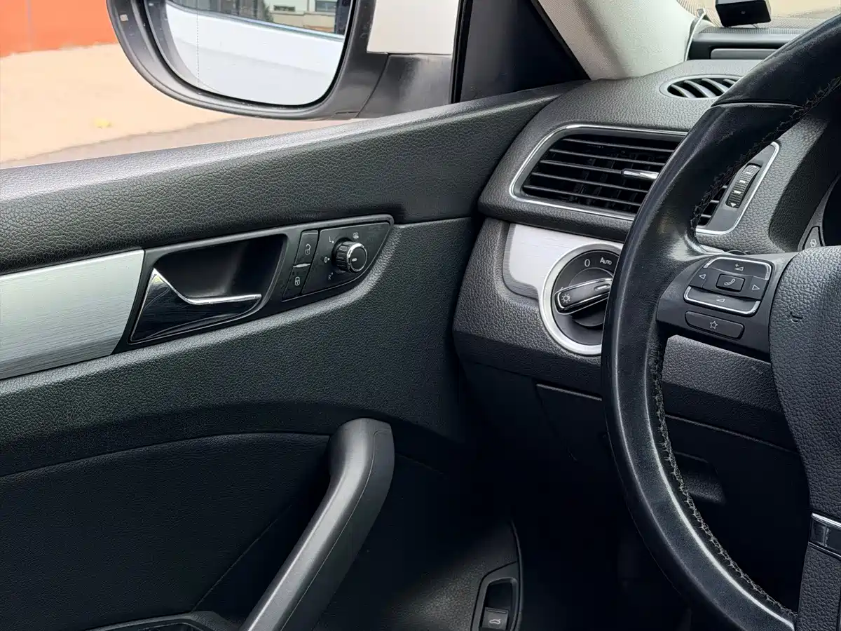 Photo 13 - Volkswagen Passat