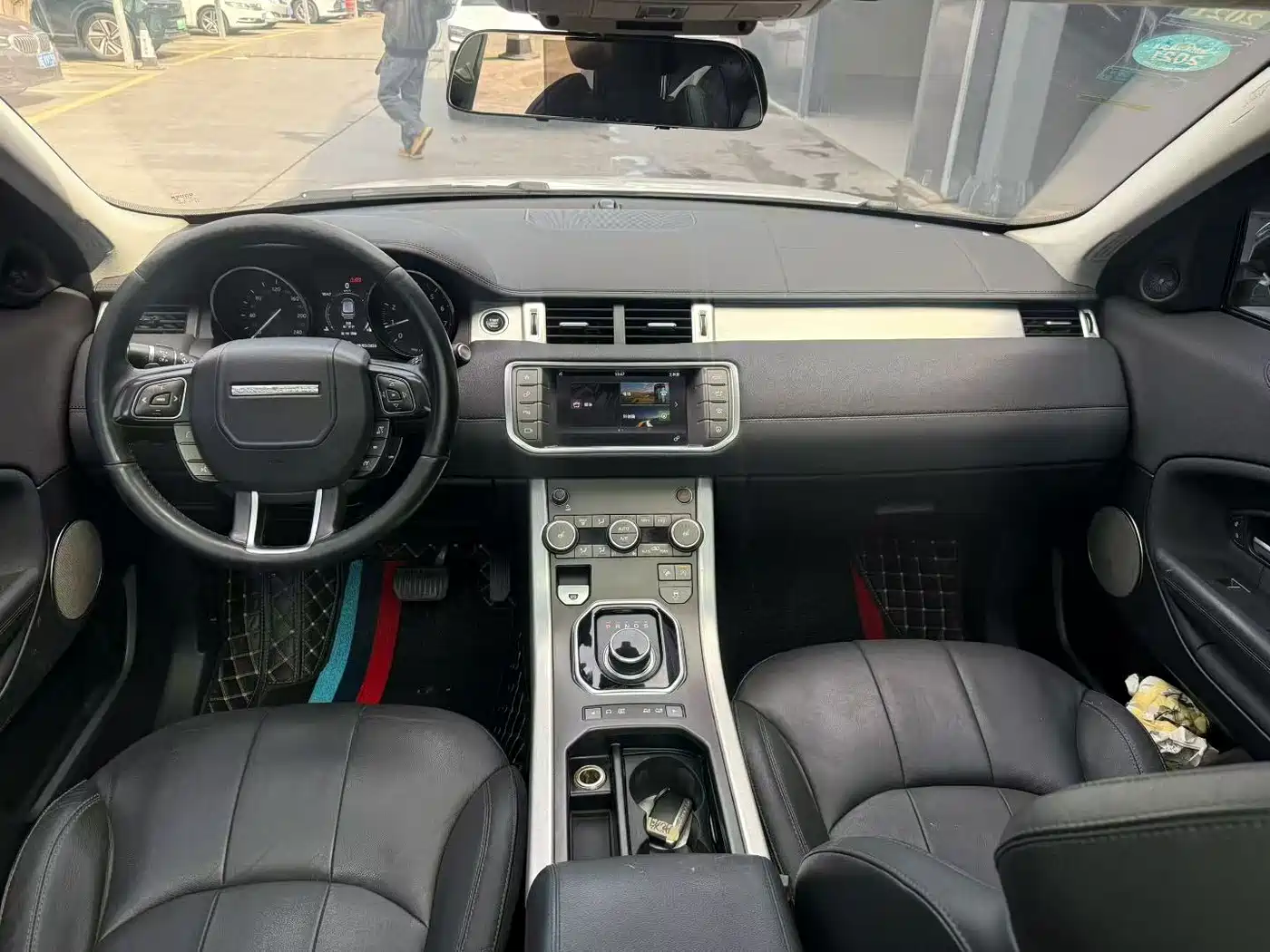 Land Rover Range Rover Evoque 2017 2.0T SE Smart Shine Edition фото 6
