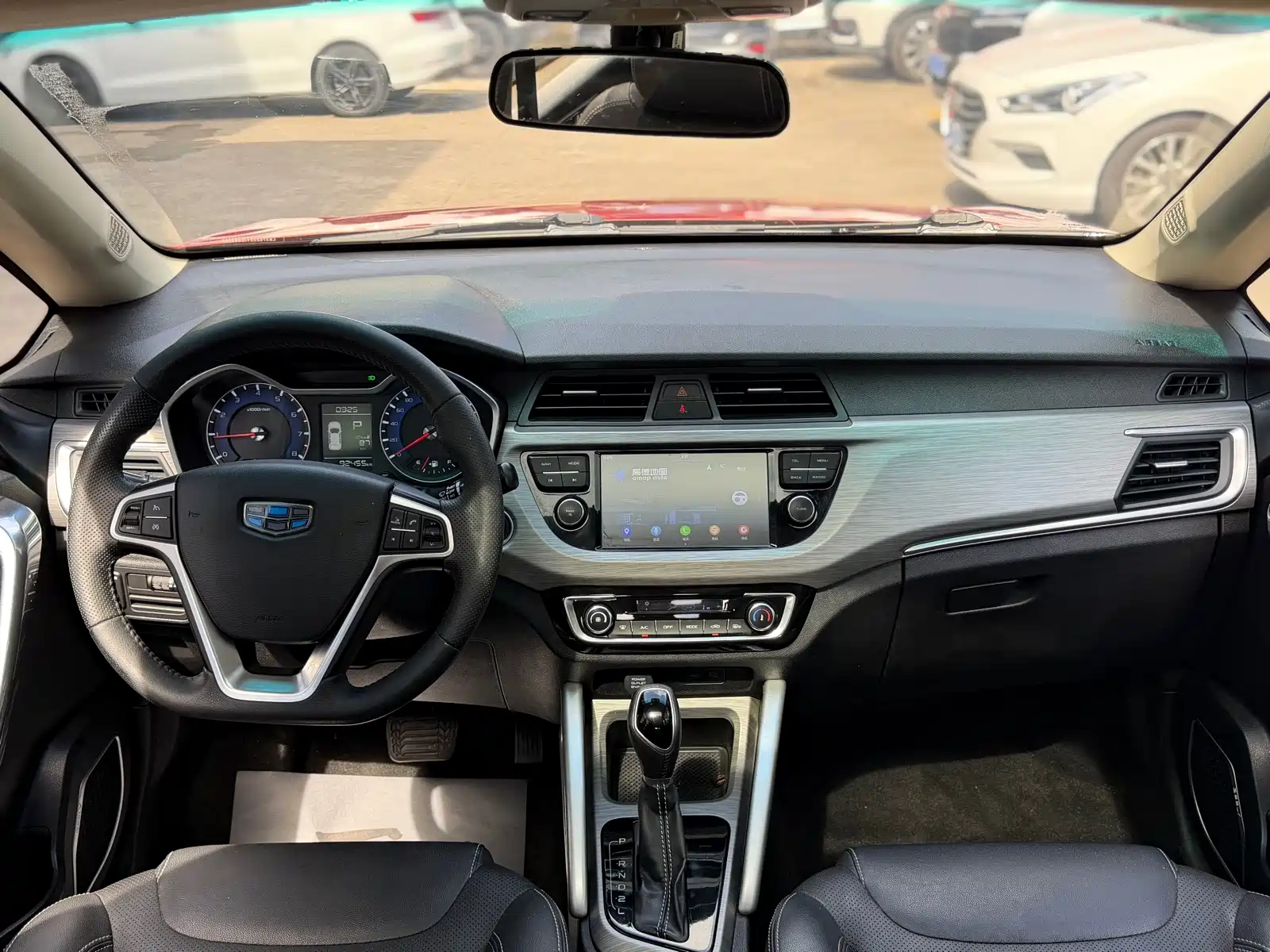 Фото 10 - Geely Vision X3