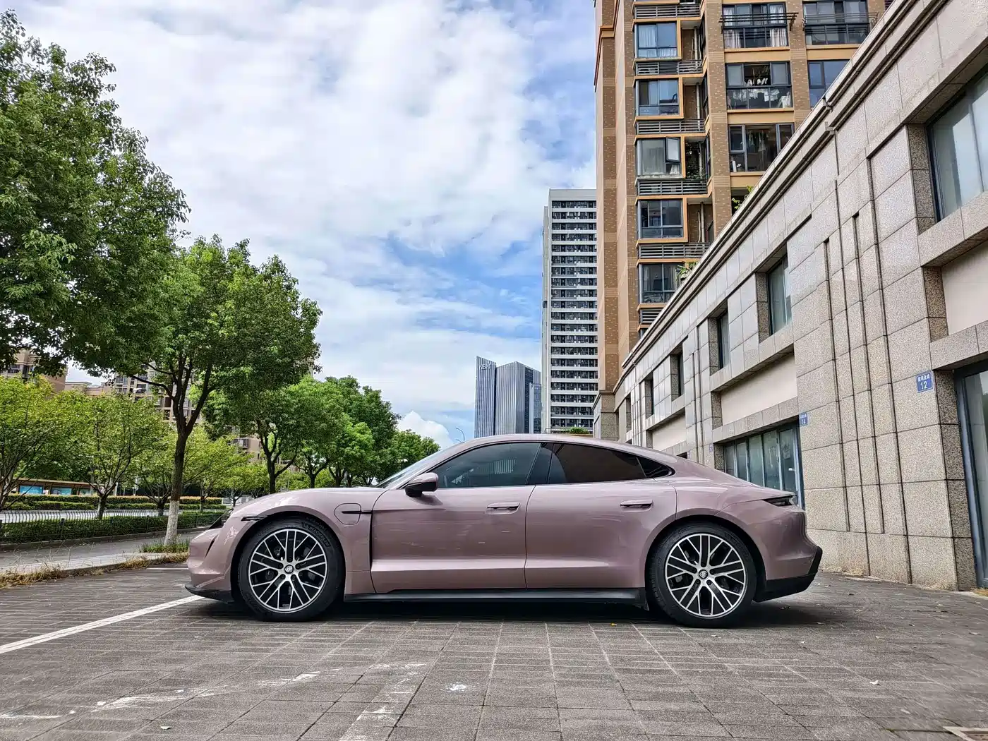 Porsche Taycan 2021 2020 Taycan