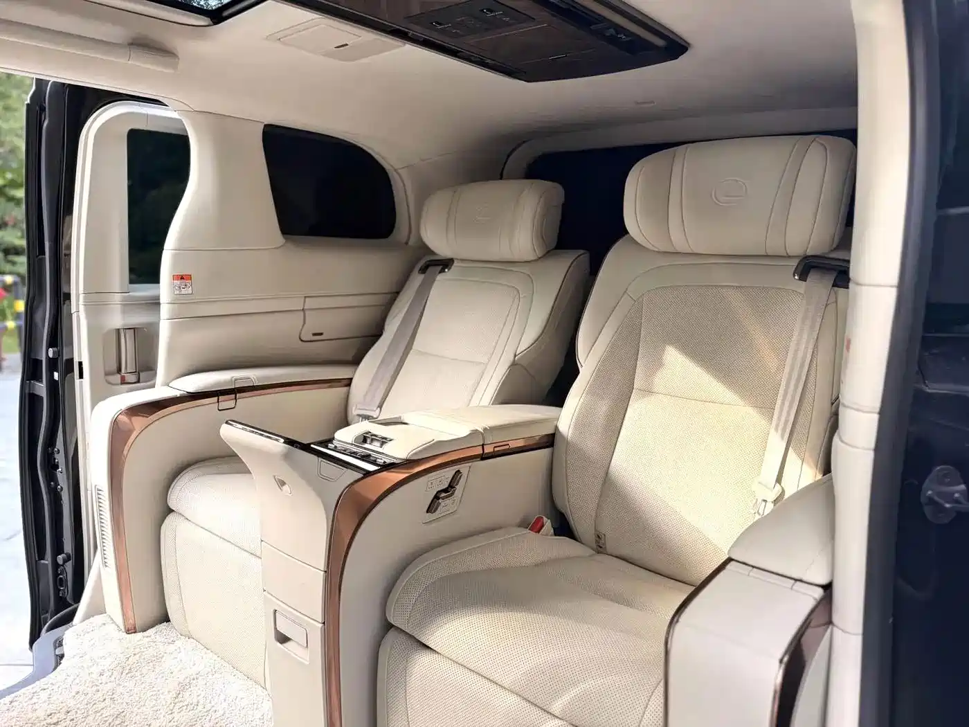 Lexus LM 2024 2023 500h Four-Seat Imperial Edition