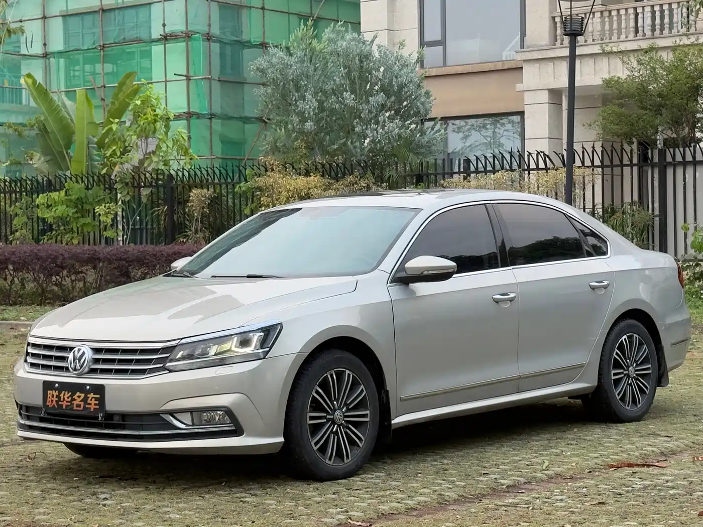 Volkswagen Passat 2017 330TSI DSG Luxury фото 3