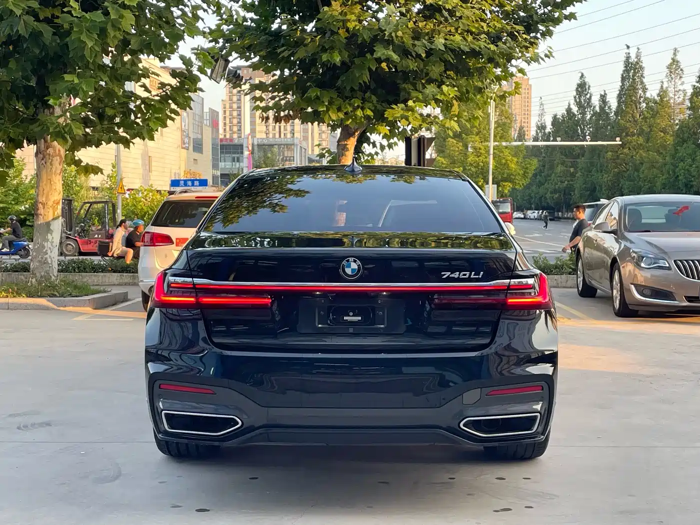 BMW 7 Series 2021 Model 740Li Leading M Sport Package фото 8