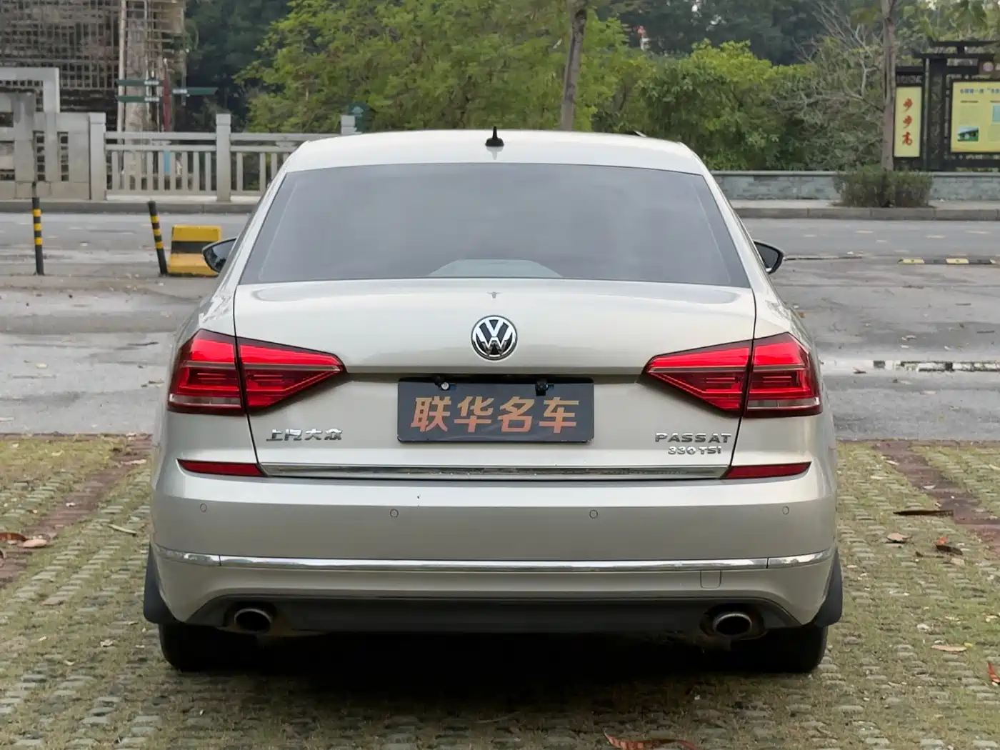 Volkswagen Passat 2017 330TSI DSG Luxury фото 7
