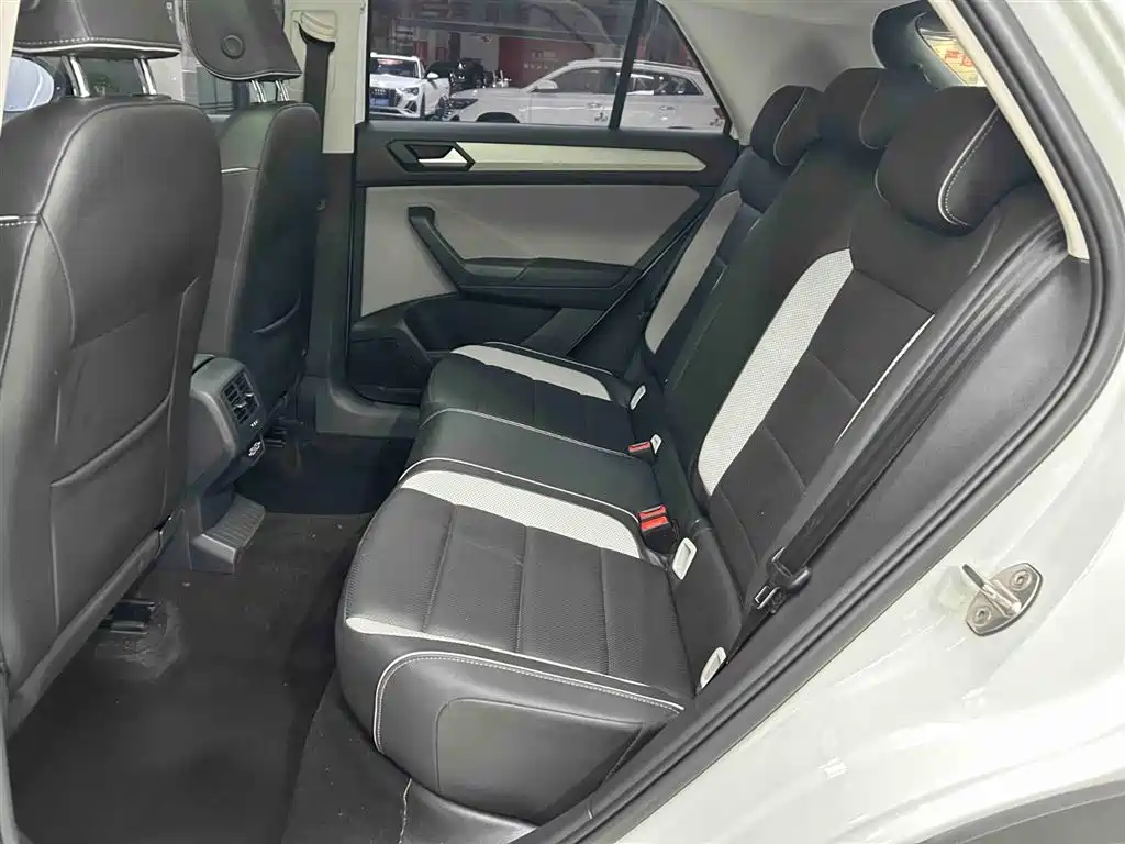Volkswagen T-ROC 2023 280TSI DSG 2WD Time Edition фото 14