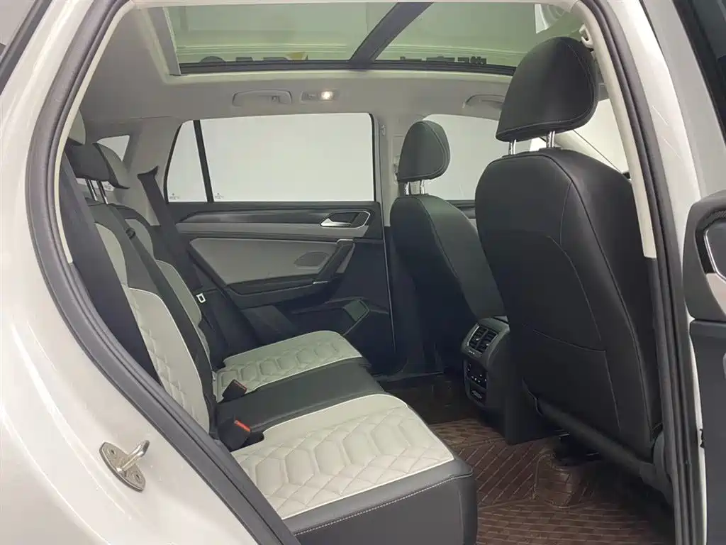 Volkswagen Tayron 2024 330TSI 2WD Luxury Plus Advanced фото 25