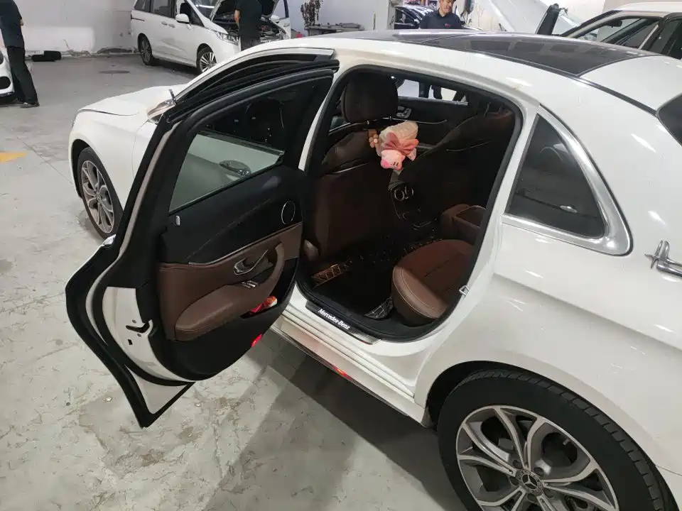 Фото 7 - Mercedes-Benz E-Class