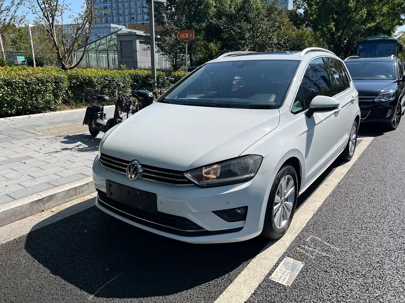 Volkswagen Golf Sportsvan 2016 — пригон из Китая