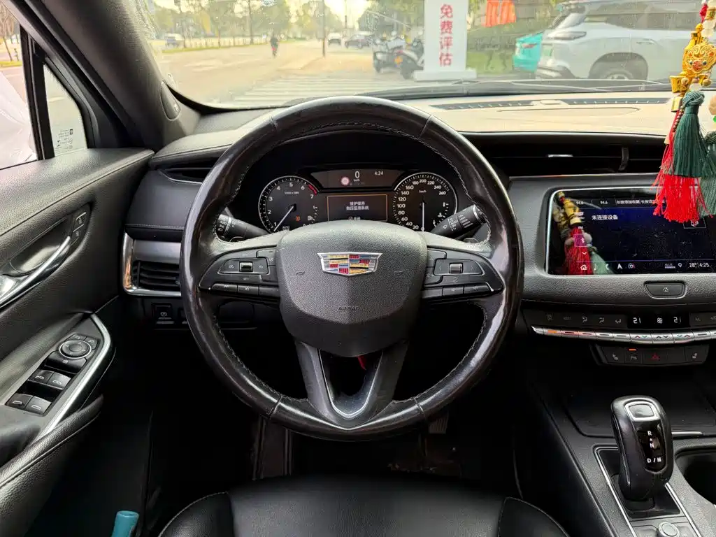 Cadillac XT4 2019 2018 28T FWD Leading Edition