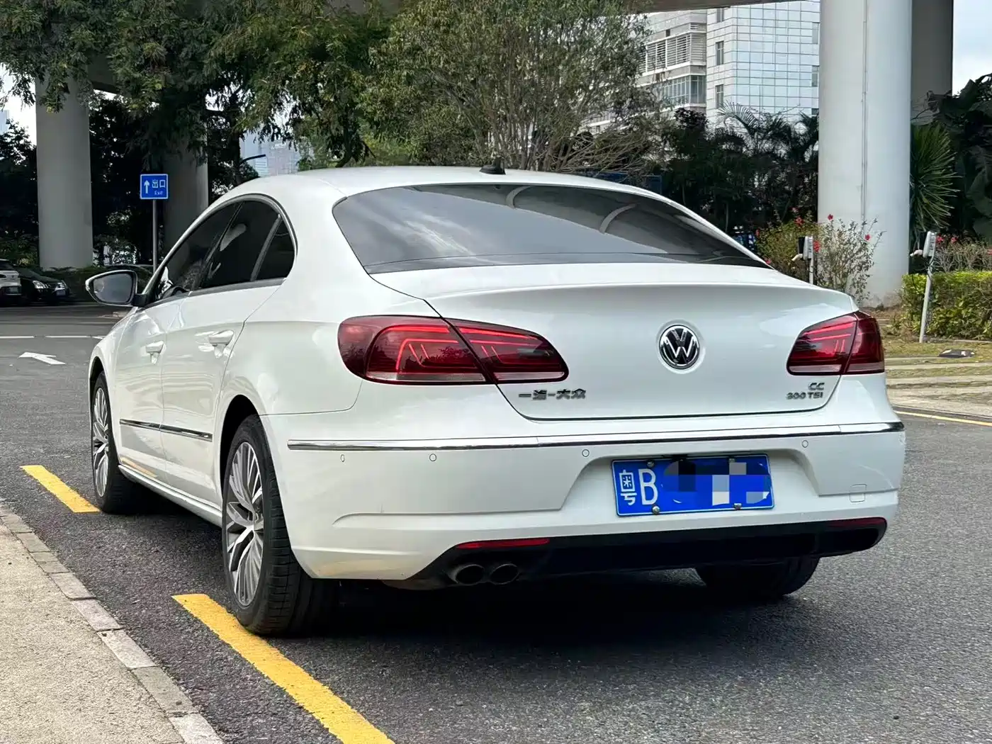 Volkswagen FAW-Volkswagen CC 2018 1.8TSI Luxury фото 5