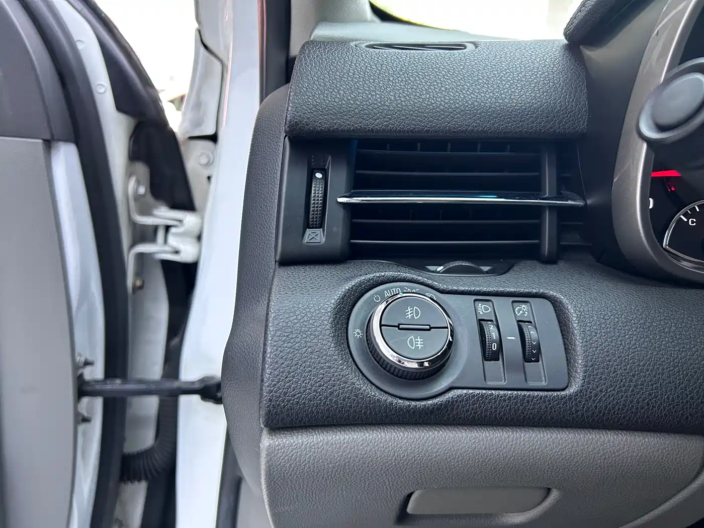Chevrolet Malibu 2012 2.0L Automatic Comfort Edition фото 14