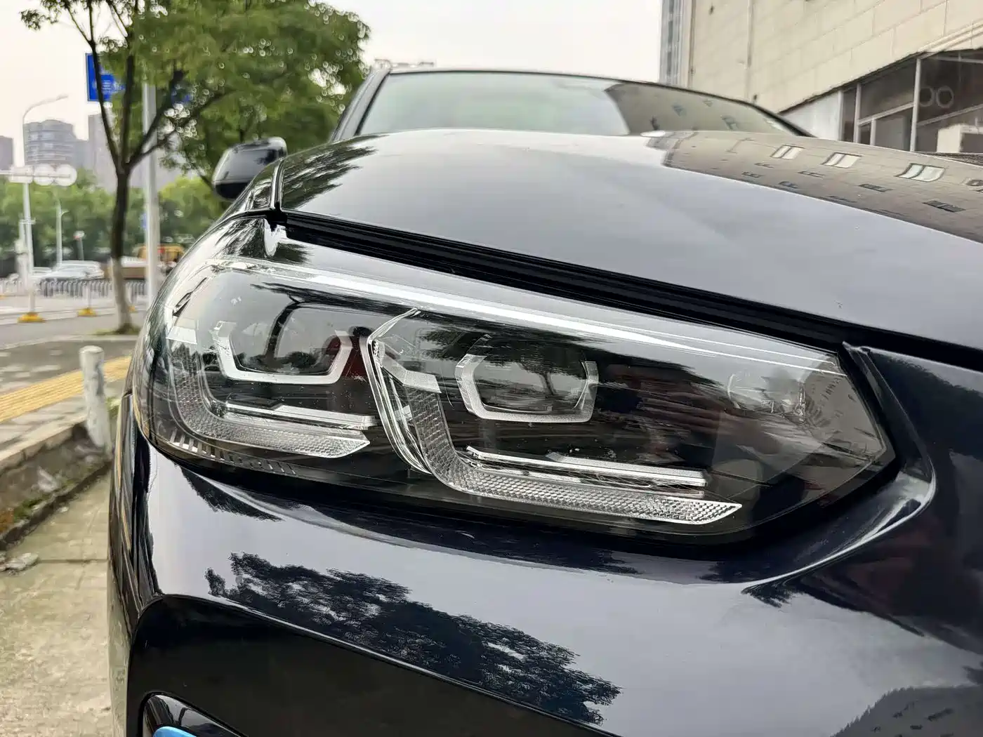 BMW iX3 2022 Leading Edition фото 13