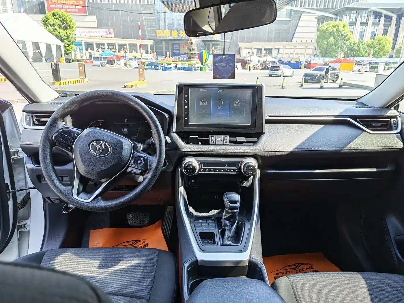 Фото 9 - Toyota RAV4