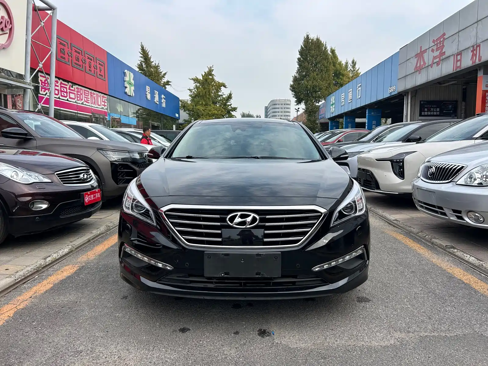 Photo 2 - Hyundai Sonata
