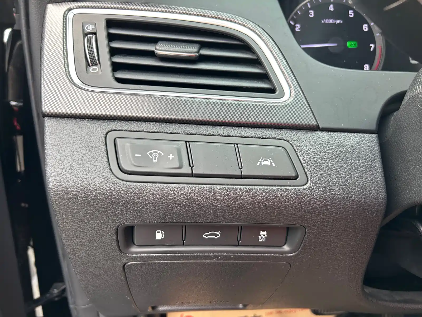 Photo 20 - Hyundai Sonata