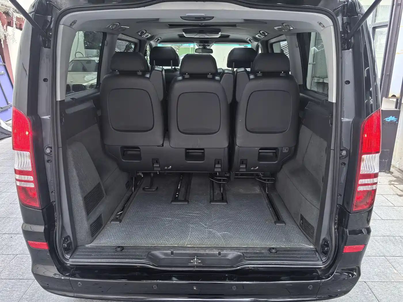 Mercedes-Benz Viano (Import) 2011 3.5L 125th Anniversary Edition 7-Seater фото 9