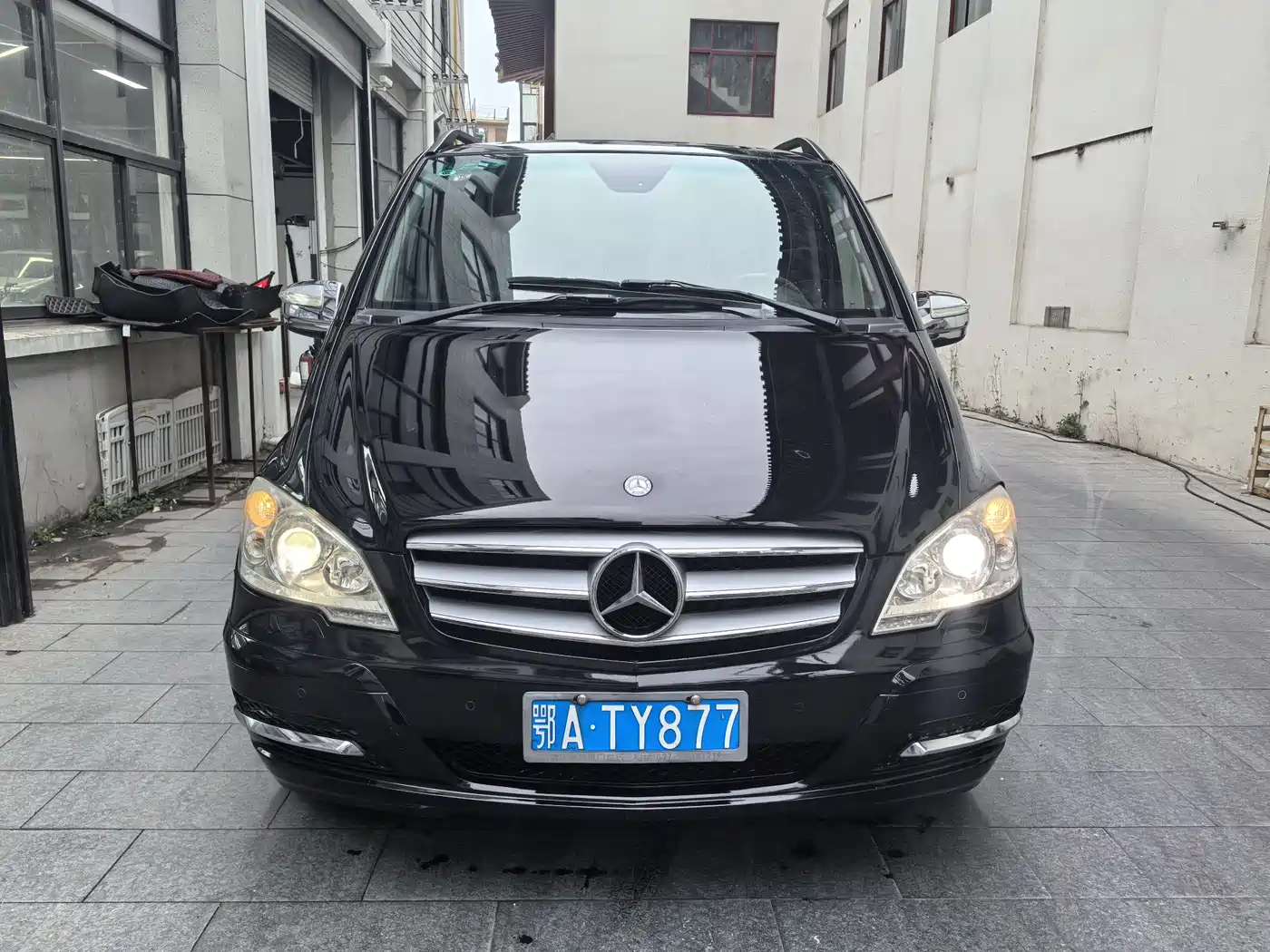 Mercedes-Benz Viano (Import) 2011 3.5L 125th Anniversary Edition 7-Seater фото 2