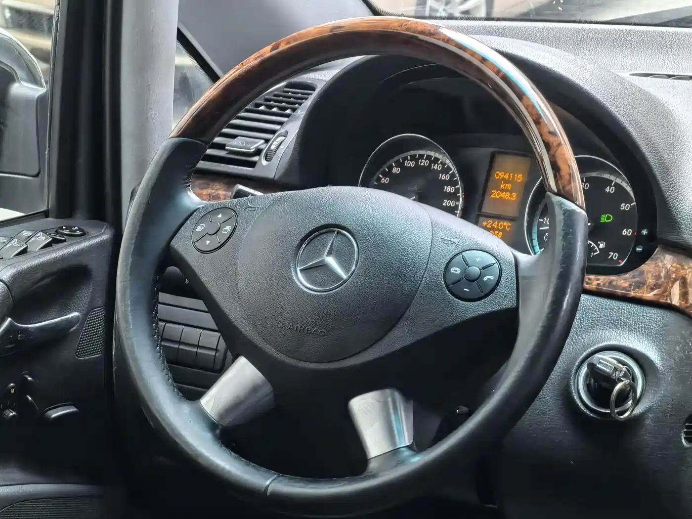 Mercedes-Benz Viano (Import) 2011 3.5L 125th Anniversary Edition 7-Seater фото 18