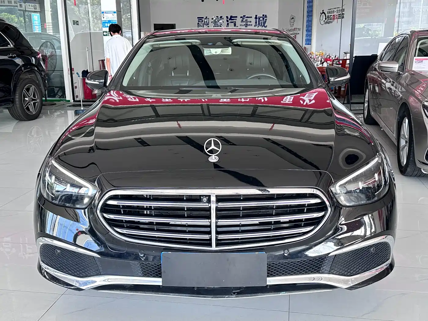 Mercedes-Benz E-Class 2017 E 300 L Luxury фото 2