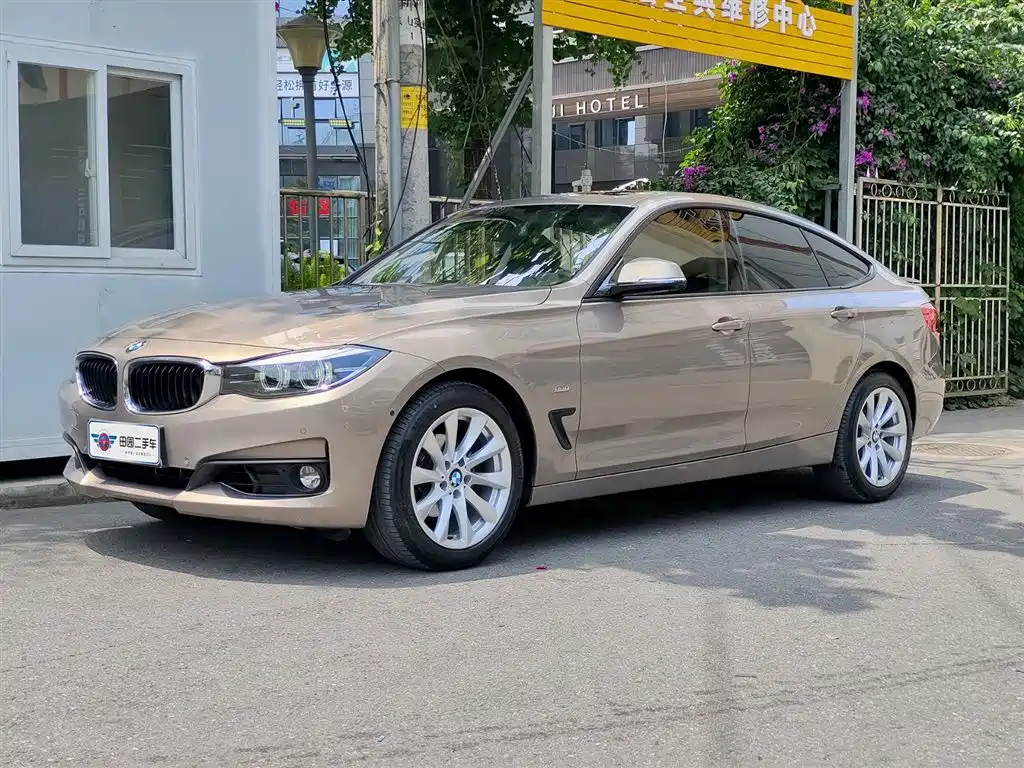 BMW 3 Series GT 2019 320i Fashion Model