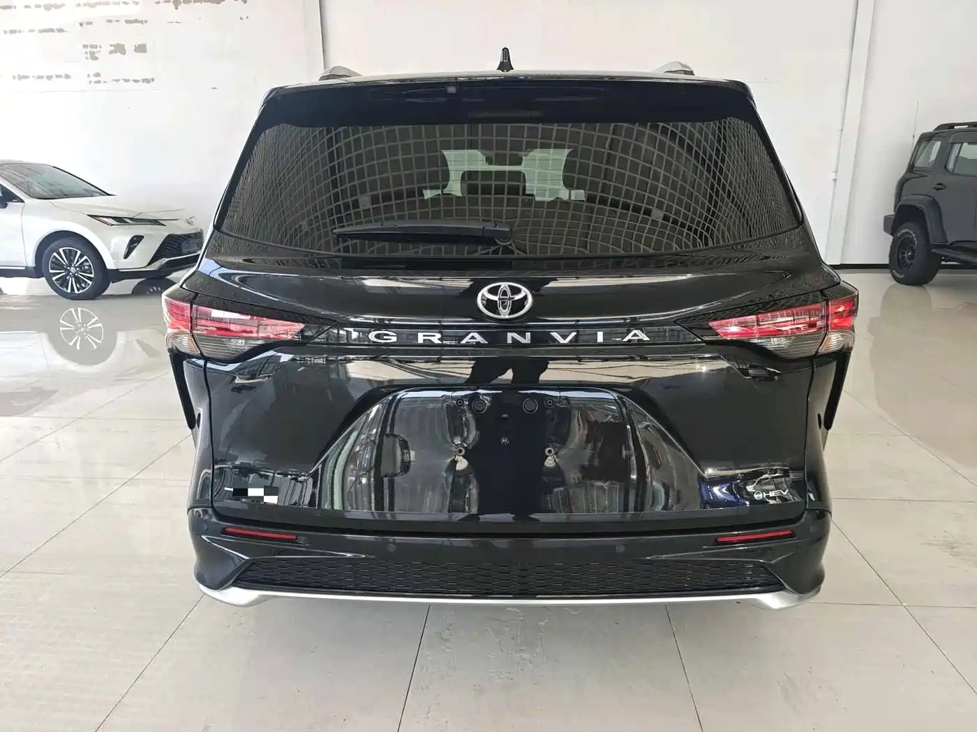 Toyota Granvia 2024 2.5L Hybrid Premium PLUS фото 5