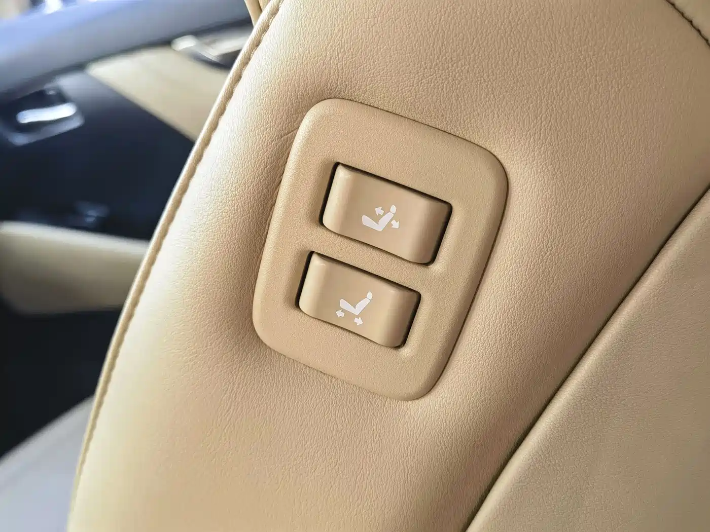 Toyota Vellfire 2020 Twin Engine 2.5L HV Premium Edition фото 29
