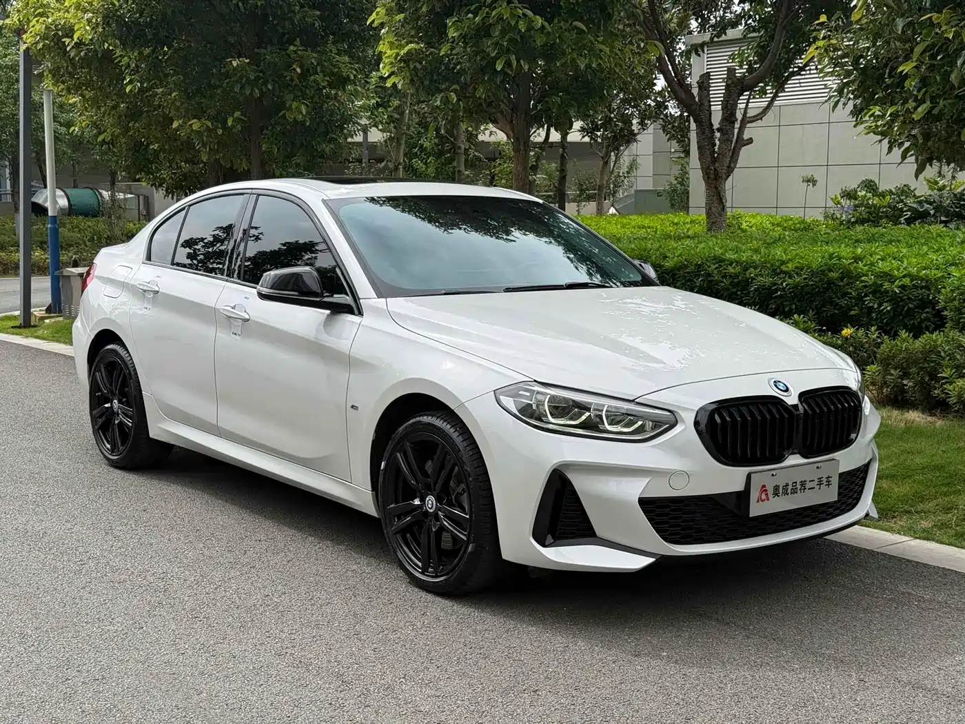 BMW 1 Series 2021 125i M Sport Black Night Edition фото 26