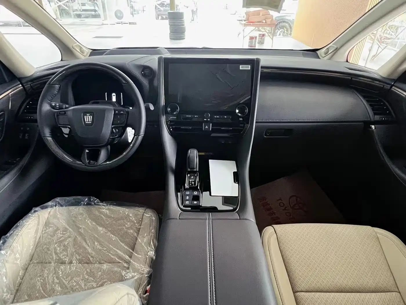 Toyota Vellfire 2024 Crown Hybrid 2.5L Executive Premium Edition фото 4