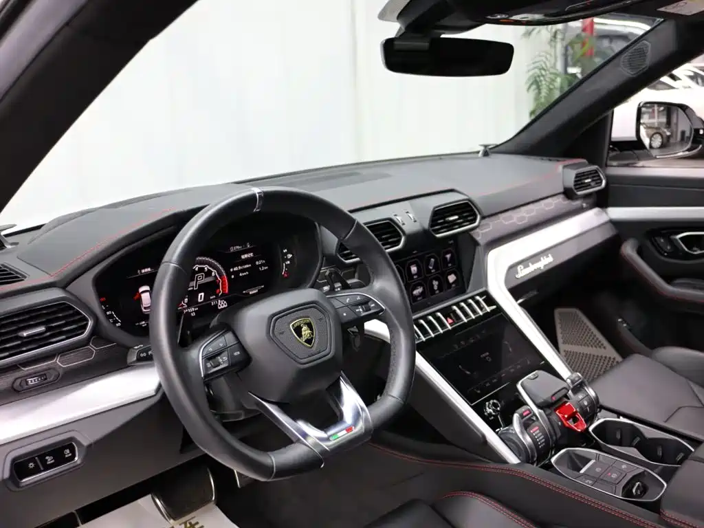 Фото 9 - Lamborghini Urus