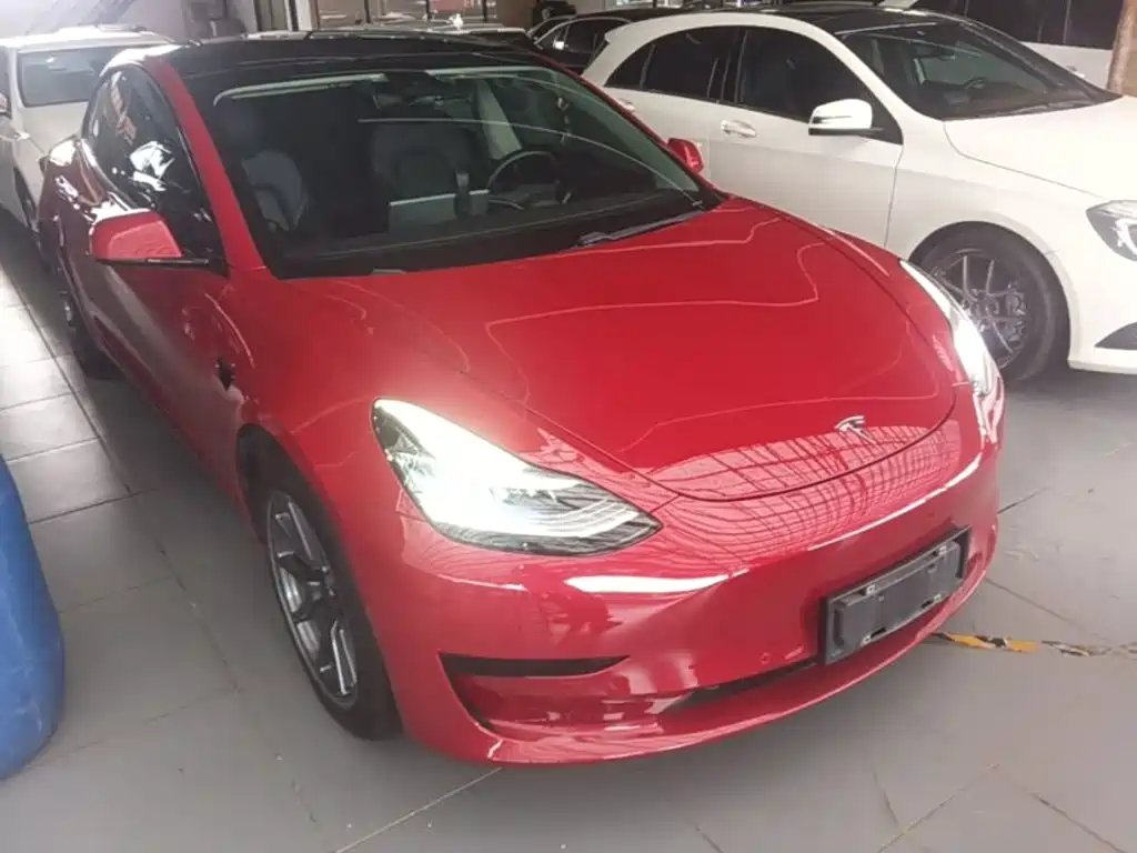 Фото 4 - Tesla Model 3