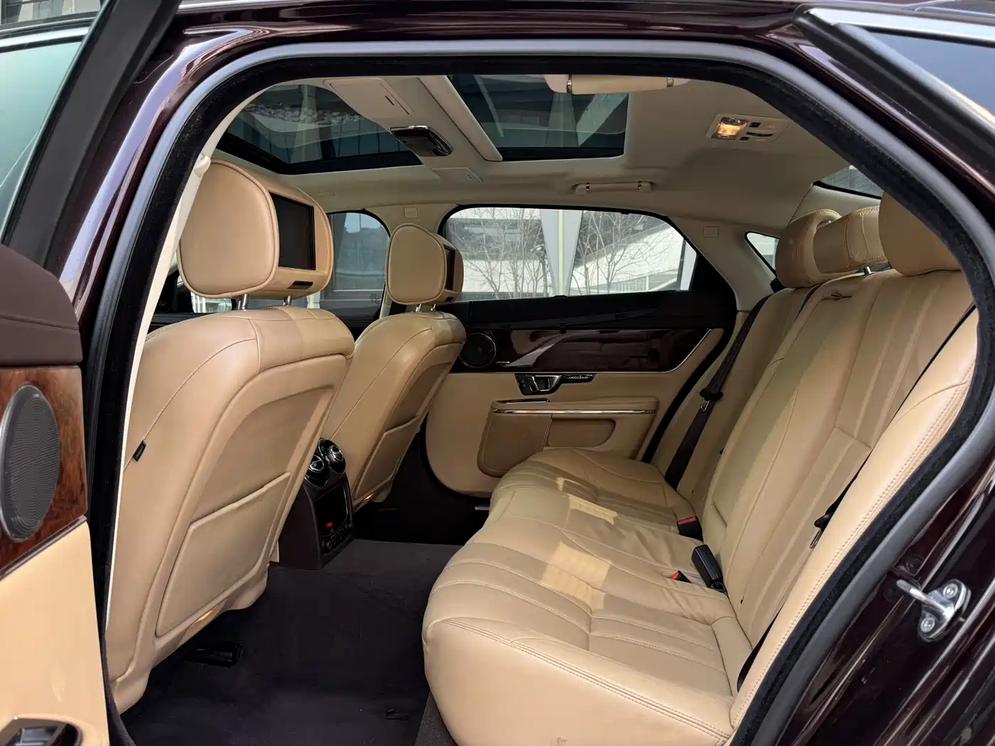Фото 15 - Jaguar XJ